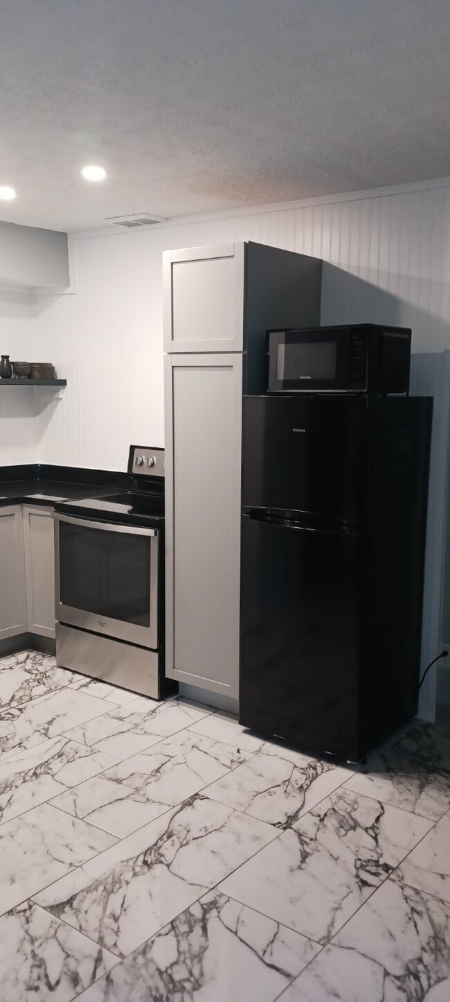 7815 N Main St in Dayton, OH - Building Photo - Building Photo