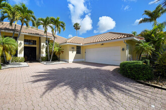 8320 Desmond Dr in Boynton Beach, FL - Foto de edificio - Building Photo