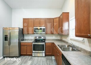 11235 Funny Cide Dr in Noblesville, IN - Foto de edificio - Building Photo