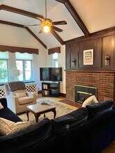 8009 Glenbrook Rd in Bethesda, MD - Foto de edificio - Building Photo