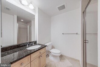 11990 Market St in Reston, VA - Foto de edificio - Building Photo