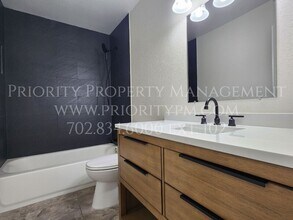 7059 Kenwood St in Las Vegas, NV - Building Photo - Building Photo