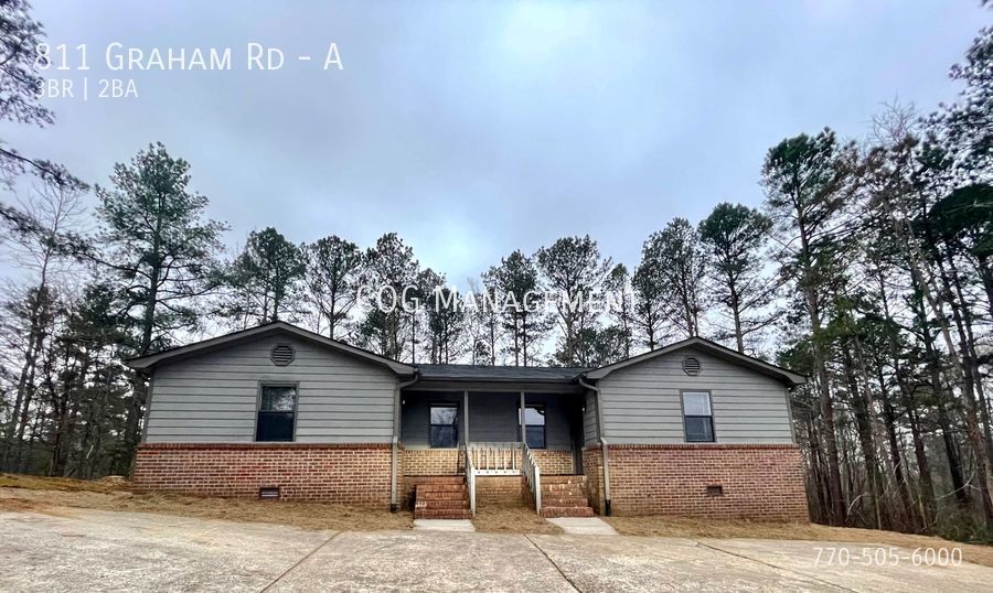 811 Graham Rd in Dallas, GA - Building Photo