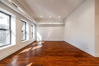 2500 W Chicago Ave in Chicago, IL - Building Photo - Building Photo