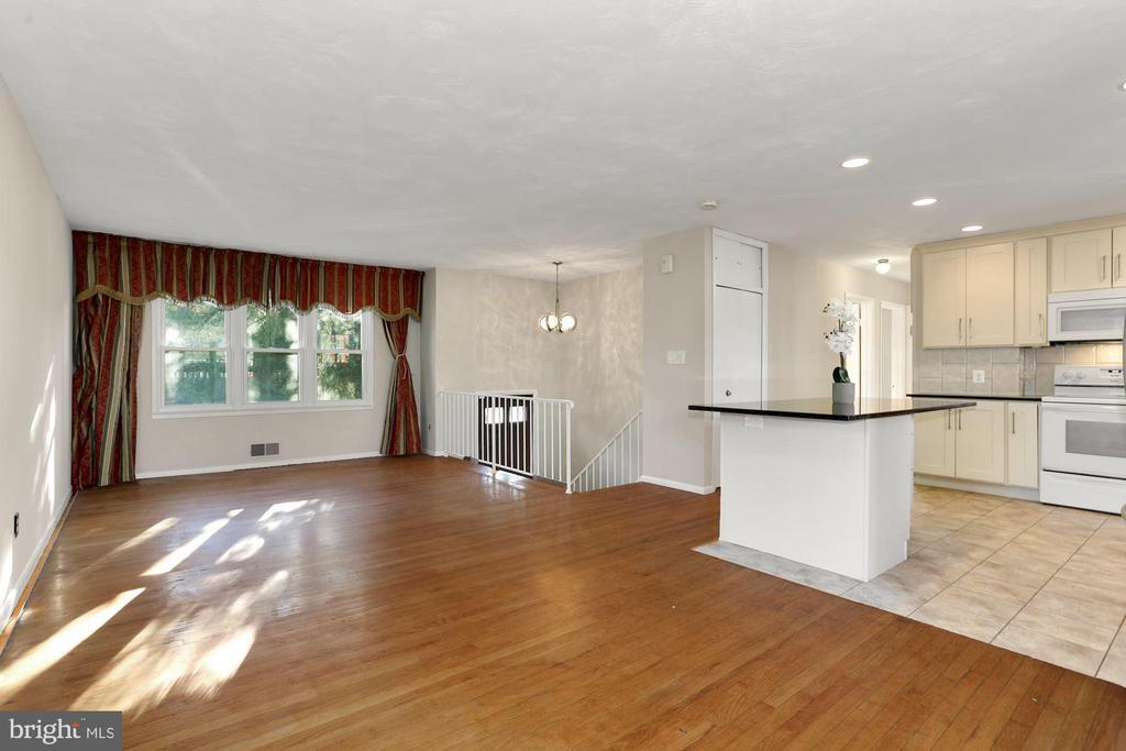 2032 Greenwich St in Falls Church, VA - Building Photo