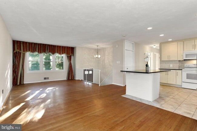 property at 2032 Greenwich St