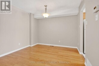 35 Upney Dr in Ottawa, ON - Building Photo - Building Photo
