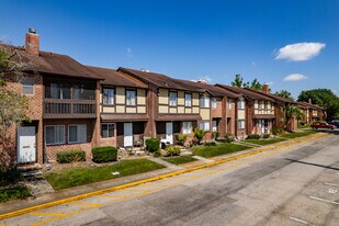 Huntington on the Green Apartments