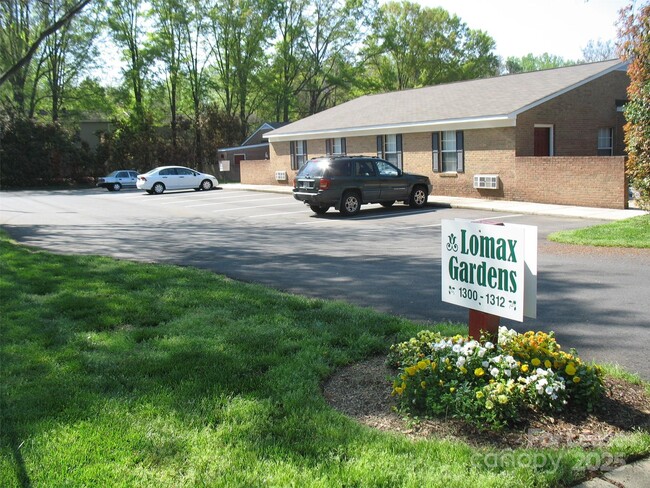 property at 1300 Lomax Ave