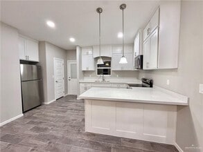 9 N Alexandrite Ave in Edinburg, TX - Building Photo - Building Photo