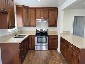 2417 Huntington Ln, Unit D in Redondo Beach, CA - Foto de edificio - Building Photo
