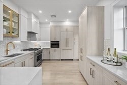 1574 Beacon St in Brookline, MA - Building Photo