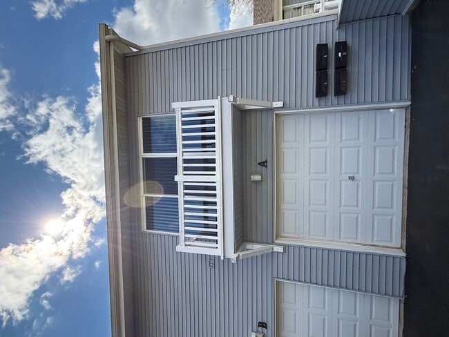 330 Hampton Ct in Bloomingdale, IL - Building Photo - Building Photo