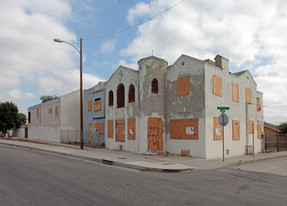 900 N Willowbrook Ave in Compton, CA - Building Photo