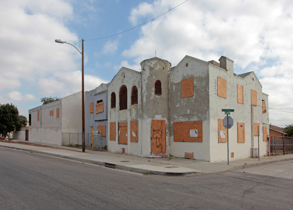 900 N Willowbrook Ave in Compton, CA - Foto de edificio