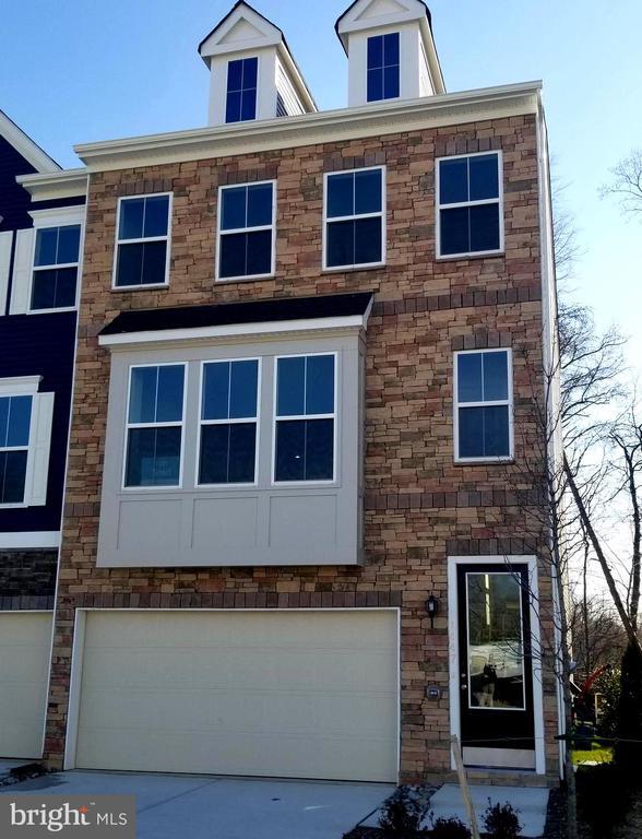 property at 1447 Honeylocust Dr