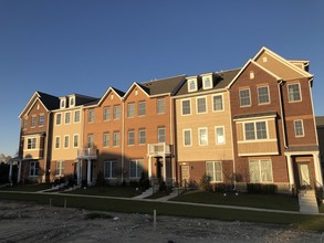 Alice Mae Townhomes in Orland Park, IL - Building Photo - Building Photo