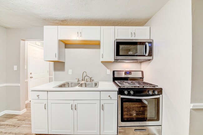 52 Ruth St, Unit Apt 3