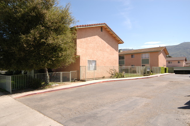 1208 E Ventura St in Santa Paula, CA - Building Photo - Building Photo