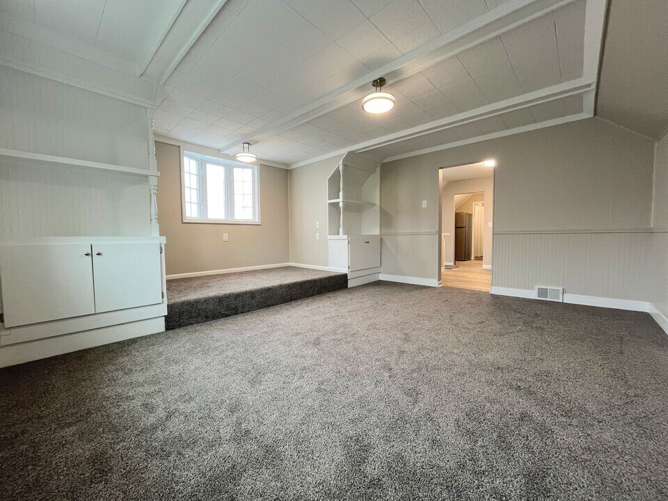 219 Orchard Park Rd in West Seneca, NY - Building Photo