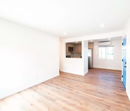 5256 Meridian St, Unit #1 in Los Angeles, CA - Foto de edificio - Building Photo