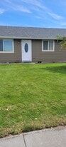 34 NE Alora Dr in Hermiston, OR - Building Photo