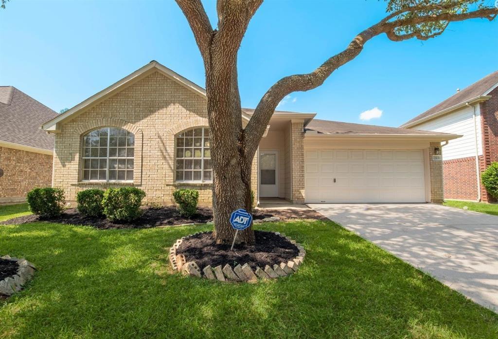 3323 Foursome Ln in Sugar Land, TX - Building Photo