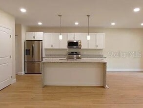 1977 Freedom Dr in Clearwater, FL - Building Photo - Building Photo