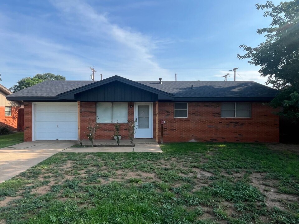 1304 45th St in Lubbock, TX - Building Photo