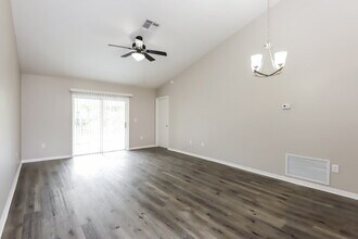 206 Lookout Dr in Apollo Beach, FL - Building Photo - Building Photo
