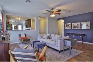 7637 Cayenne Ln in Austin, TX - Building Photo - Building Photo