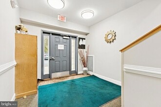 11328 Westbrook Mill Ln, Unit 304 in Fairfax, VA - Building Photo - Building Photo