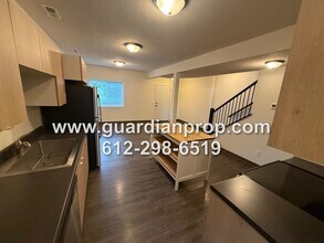 7555 Cloman Way E in Inver Grove Heights, MN - Building Photo - Building Photo