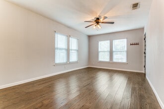 326 Simon in San Antonio, TX - Building Photo - Building Photo