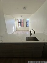 1079 Commonwealth Ave, Unit 308 in Boston, MA - Building Photo