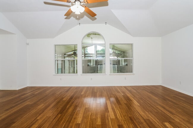 28615 Hidden Cove Dr in Magnolia, TX - Building Photo - Building Photo