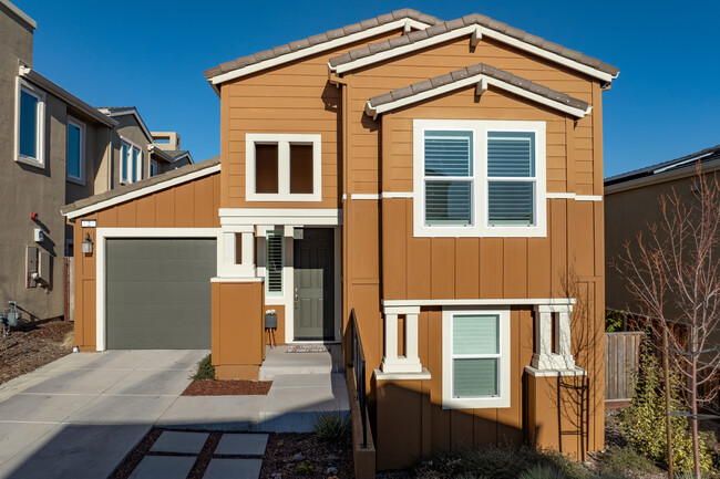 Sterling Hills at Quarry Heights in Petaluma, CA - Building Photo - Building Photo