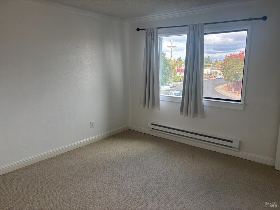 221 College View Dr in Rohnert Park, CA - Building Photo