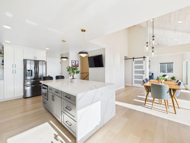 3325 Brunell Dr in Oakland, CA - Building Photo - Building Photo