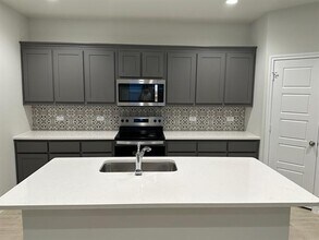 1613 Edgeway Dr in Aubrey, TX - Building Photo - Building Photo