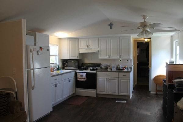 property at 7815 Sunrunner Dr