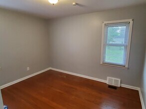 8224 Riverdale St in Dearborn Heights, MI - Building Photo - Building Photo