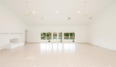 141 Cape Florida Dr in Key Biscayne, FL - Building Photo - Building Photo