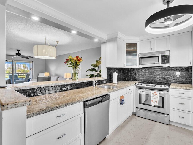 321 SE 3rd St in Dania Beach, FL - Building Photo - Building Photo