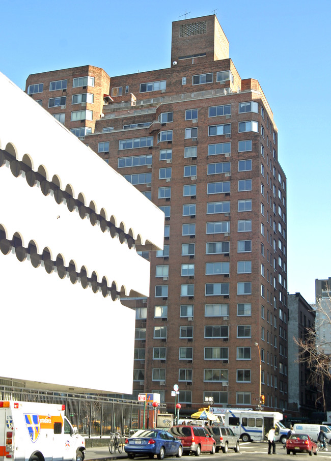 Century Towers in New York, NY - Building Photo - Building Photo