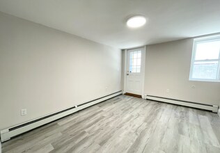 174 Bolton St in Boston, MA - Building Photo - Building Photo