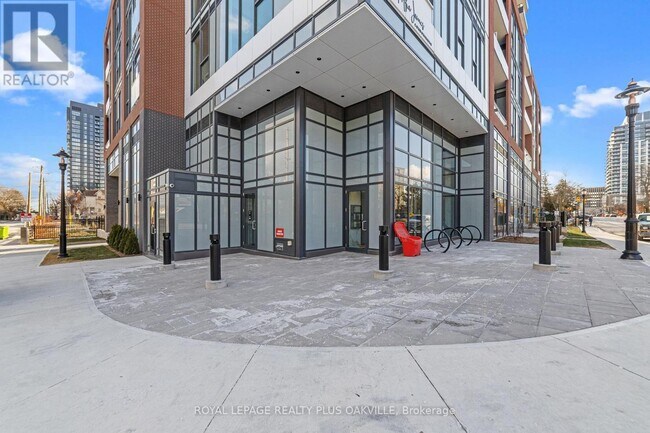 2088 James St in Burlington, ON - Building Photo - Building Photo