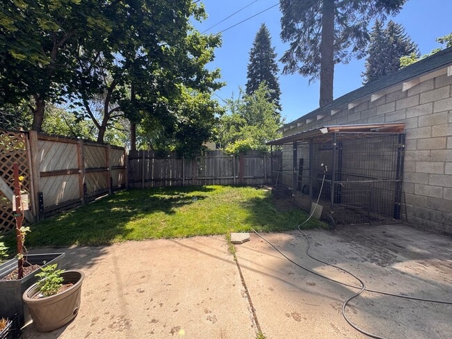 235 S Pine St in Susanville, CA - Building Photo - Building Photo