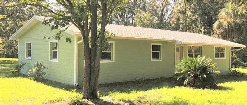 680 N Court St in Bronson, FL - Foto de edificio