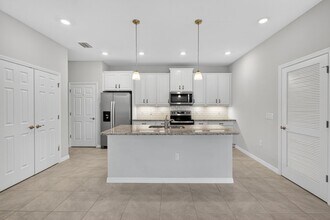 21008 Fetterbush Pl in Venice, FL - Building Photo - Building Photo